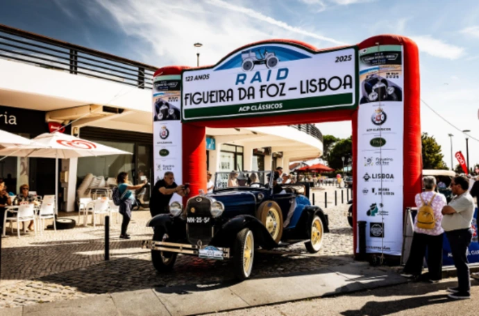 Custom inflatable square arch for events and brand activation by Oxygen Group