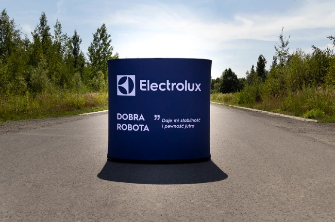 Custom inflatable counter for events and brand activation by Oxygen Group